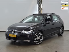 Volkswagen Golf - 1.5 eTSI Style | PANO - IQ. LIGHT - NAP - VOL