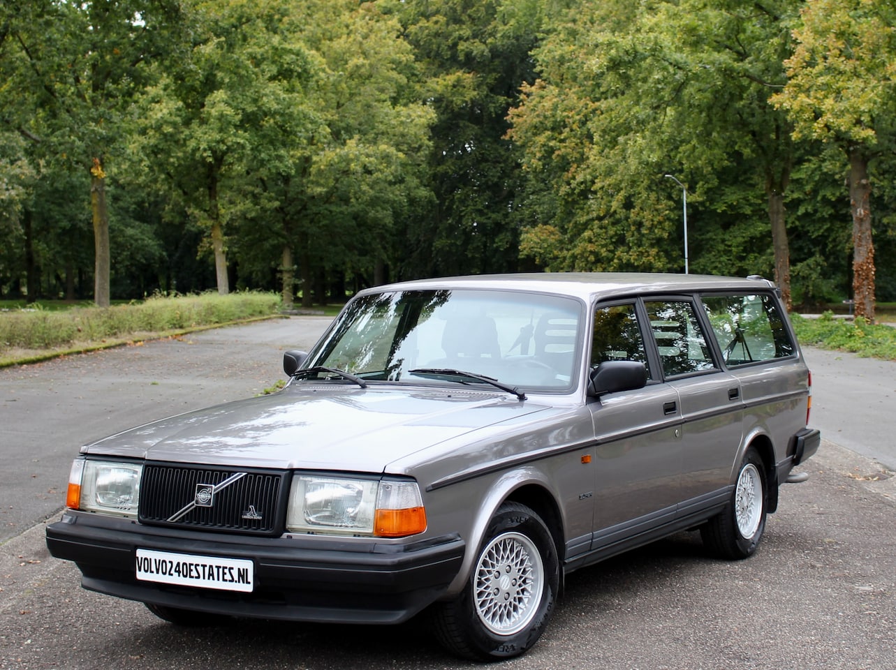 Volvo 240 - 2.0i Polar Super Polar Estate Graphite Grey Metallic - AutoWereld.nl