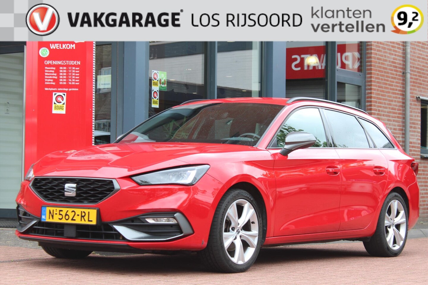 Seat Leon Sportstourer - 1.5 DSG-7 *FR* | Trekhaak | Carplay | Cruise & Climate Control | Half- Leder | Privacy | O - AutoWereld.nl