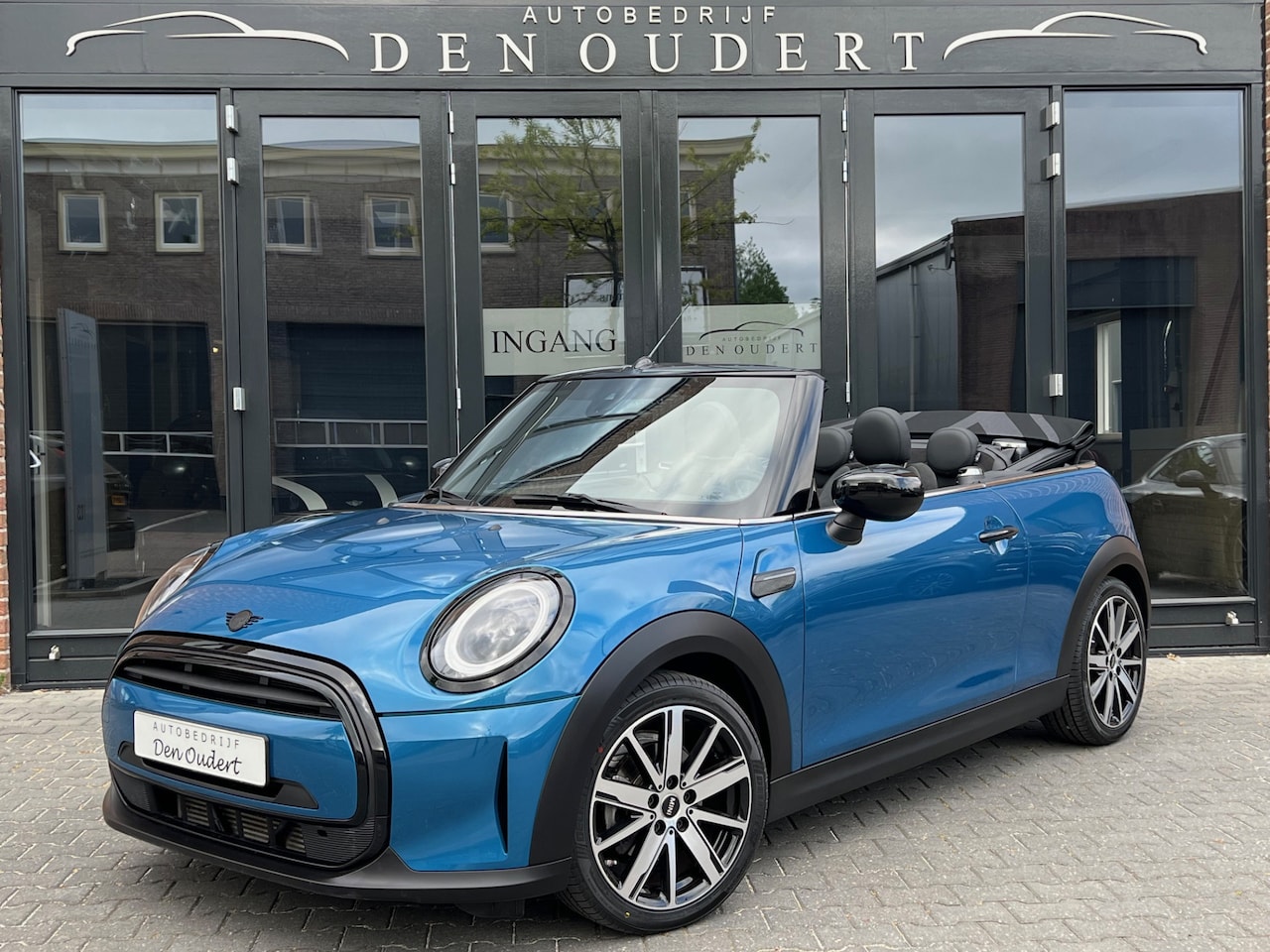 MINI Cabrio - Mini 1.5 Cooper MINI Yours AUT CARPLAY / LEER / NAVI 2023 - AutoWereld.nl