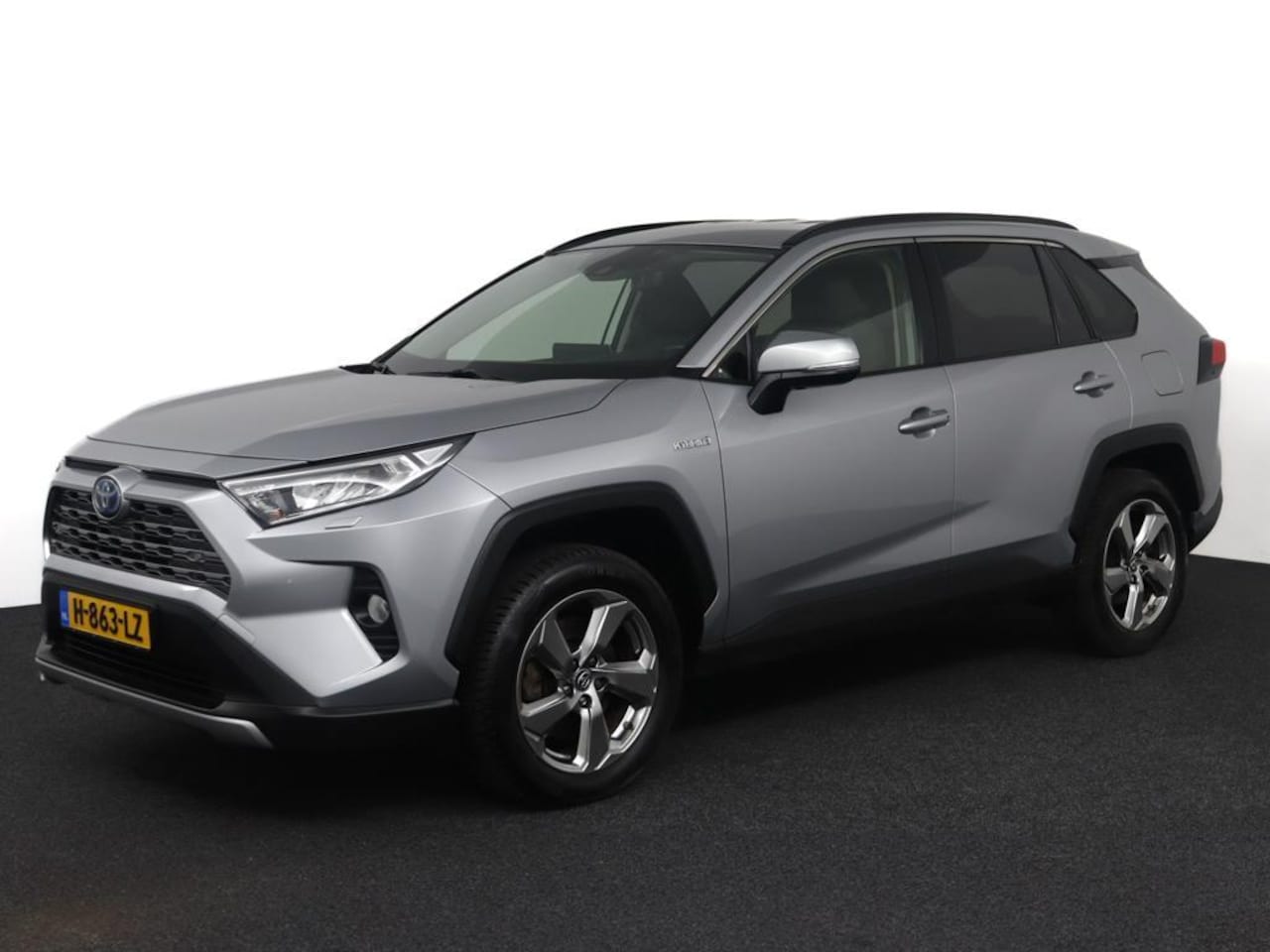 Toyota RAV4 - 2.5 Hybrid First Edition | Navigatie | Parkeer sensoren | Stoelverwarming | Stuurwielverwa - AutoWereld.nl