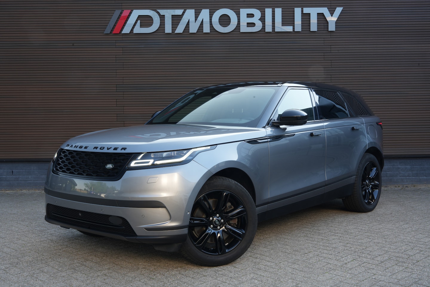 Land Rover Range Rover Velar - 2.0 P400e | Panoramadak | Lederen Bekleding | 3D Camera | Meridian Audio | - AutoWereld.nl