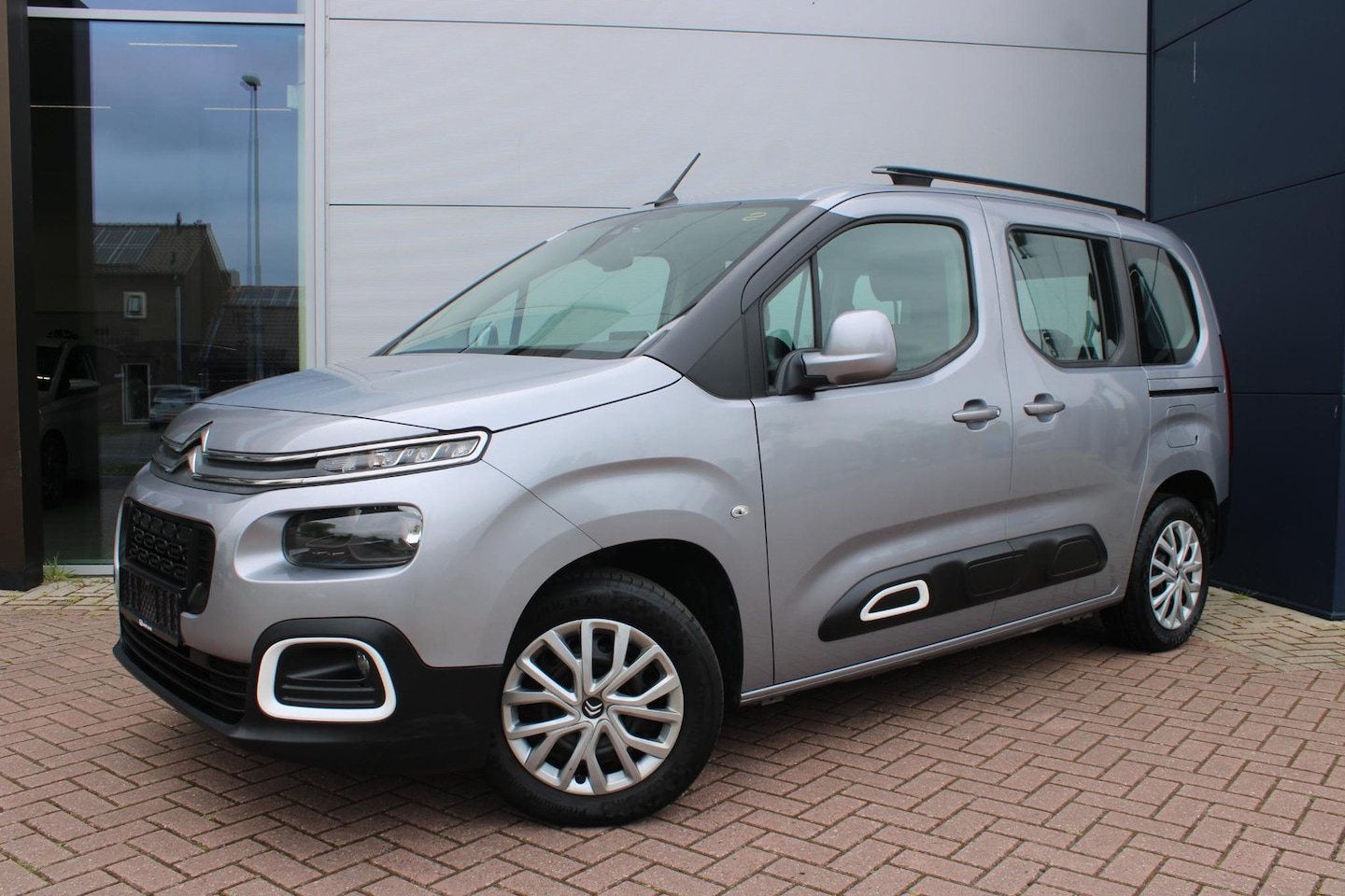 Citroën Berlingo - 1.2 PureTech 110pk Feel 5-zits Airco 2x Zijdeur Carplay perfect onderhouden - AutoWereld.nl