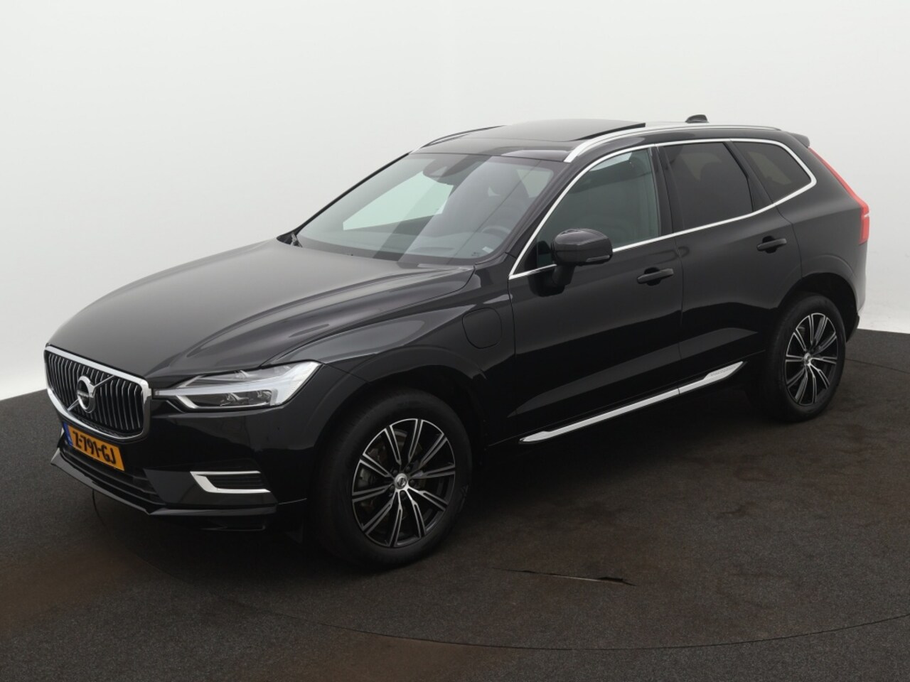 Volvo XC60 - 2.0 T8 AWD Inscription | Navi | Luchtvering - AutoWereld.nl