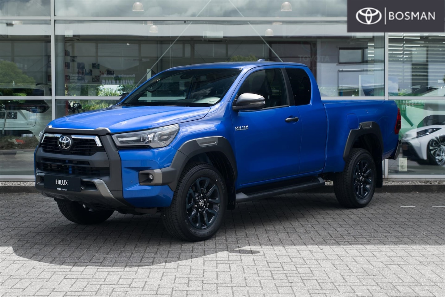 Toyota HiLux - 2.8 D-4D-F 4WD 204PK Xtra Cabine Van Aut Invincible - AutoWereld.nl