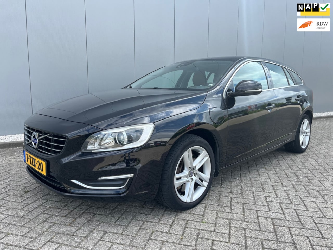 Volvo V60 - 2.4 D6 AWD Plug-In Hybrid Summum 5900 EX BTW - AutoWereld.nl