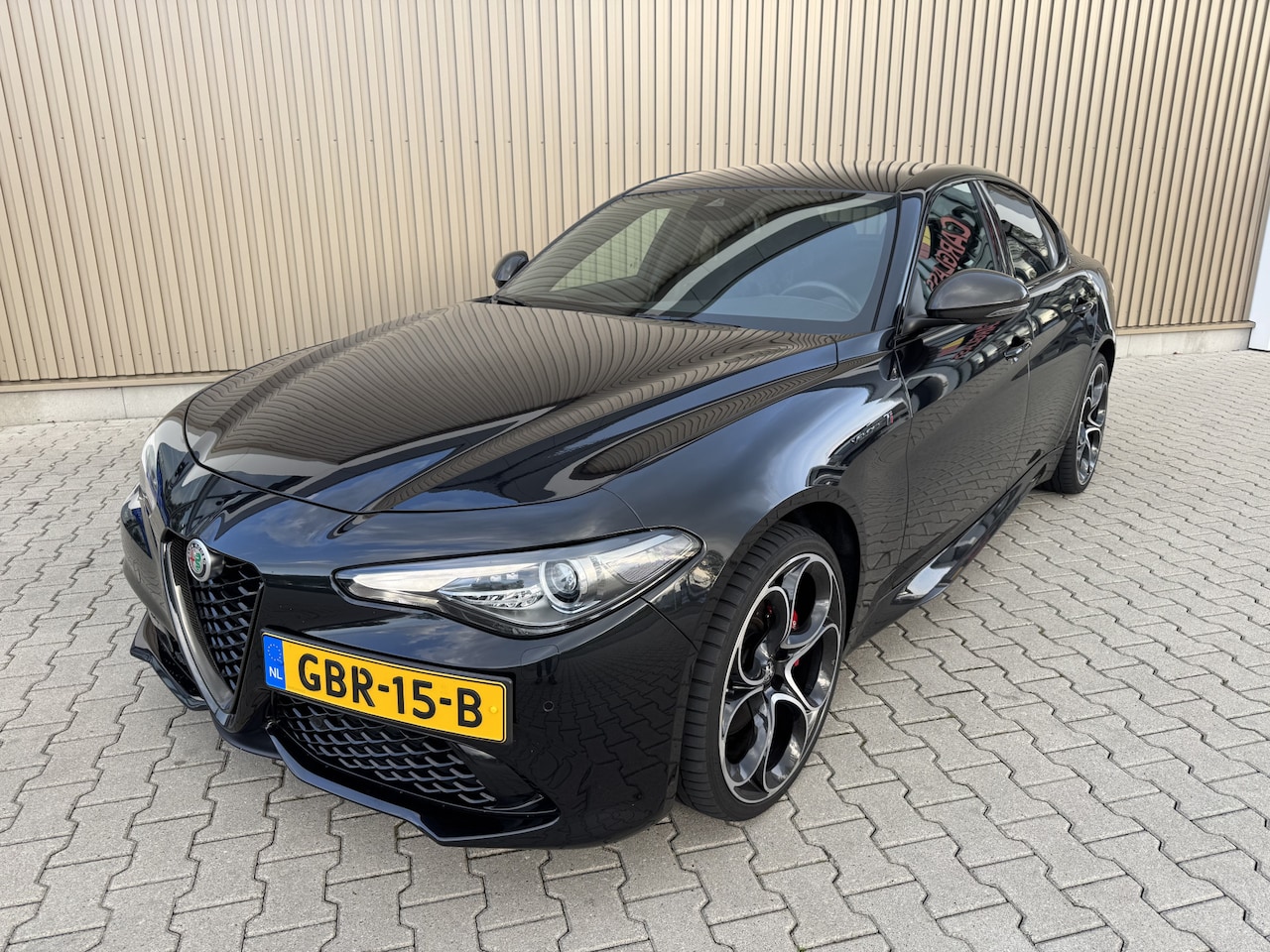 Alfa Romeo Giulia - 2.0 T Veloce Ti AWD 2.0 T Veloce Ti AWD - AutoWereld.nl