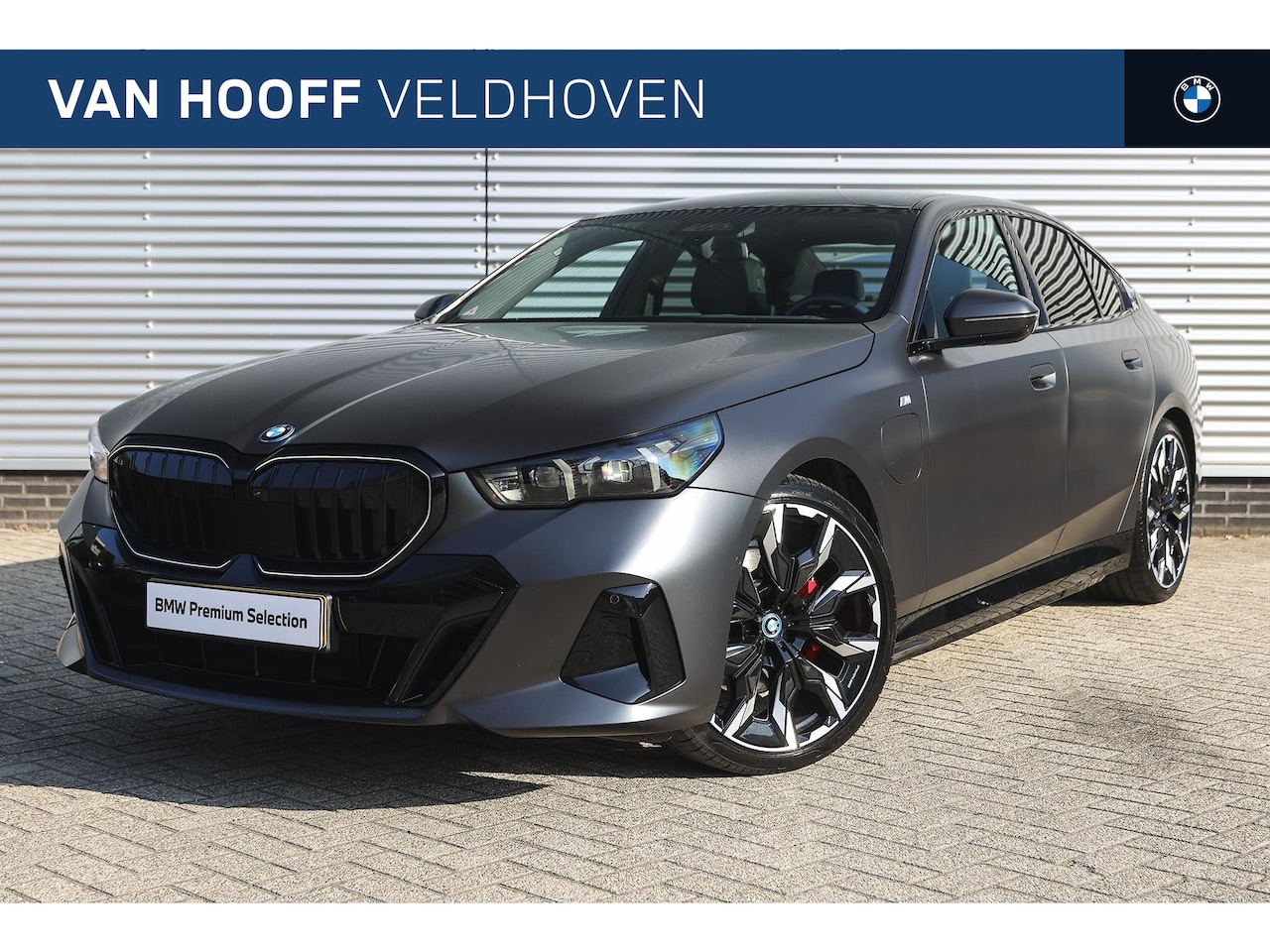 BMW 5-serie - 530e M Sport Automaat / Panoramadak / Trekhaak / Bowers & Wilkins / Adaptieve LED / Parkin - AutoWereld.nl