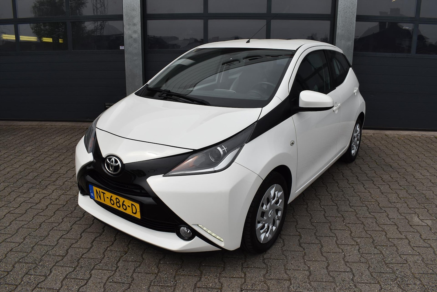 Toyota Aygo - 1.0 VVT-i x-play 1.0 VVT-i 69pk X-Play - AutoWereld.nl