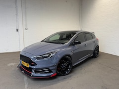 Ford Focus - 2.0 ST-3 Carplay|Scorpions Sportuitlaat|Stoel/Stuur verwarming|Nieuwstaat