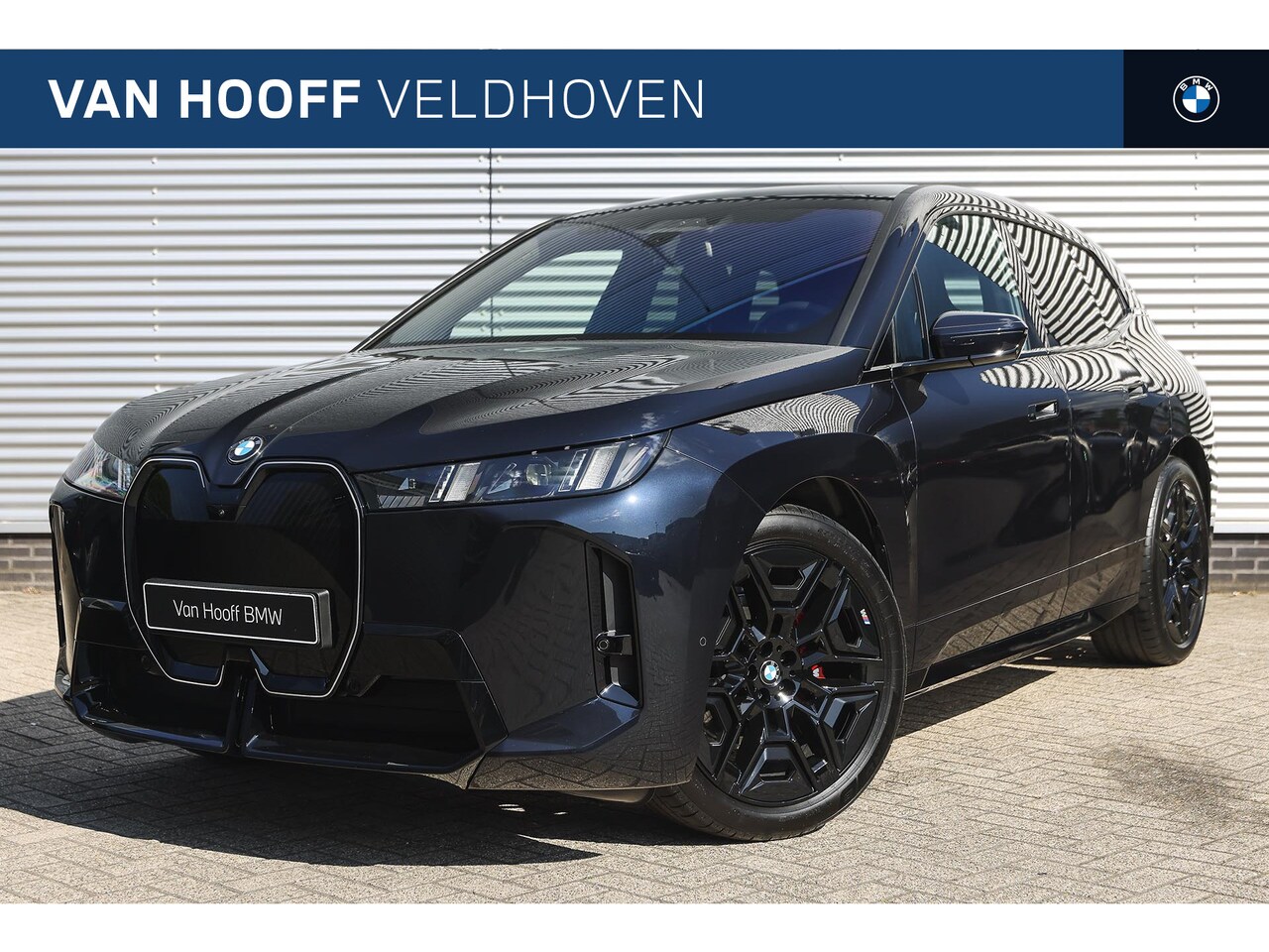 BMW iX - xDrive45 M Sport / Panoramadak Sky Lounge / Trekhaak / M Multifunctionele Stoelen / Parkin - AutoWereld.nl