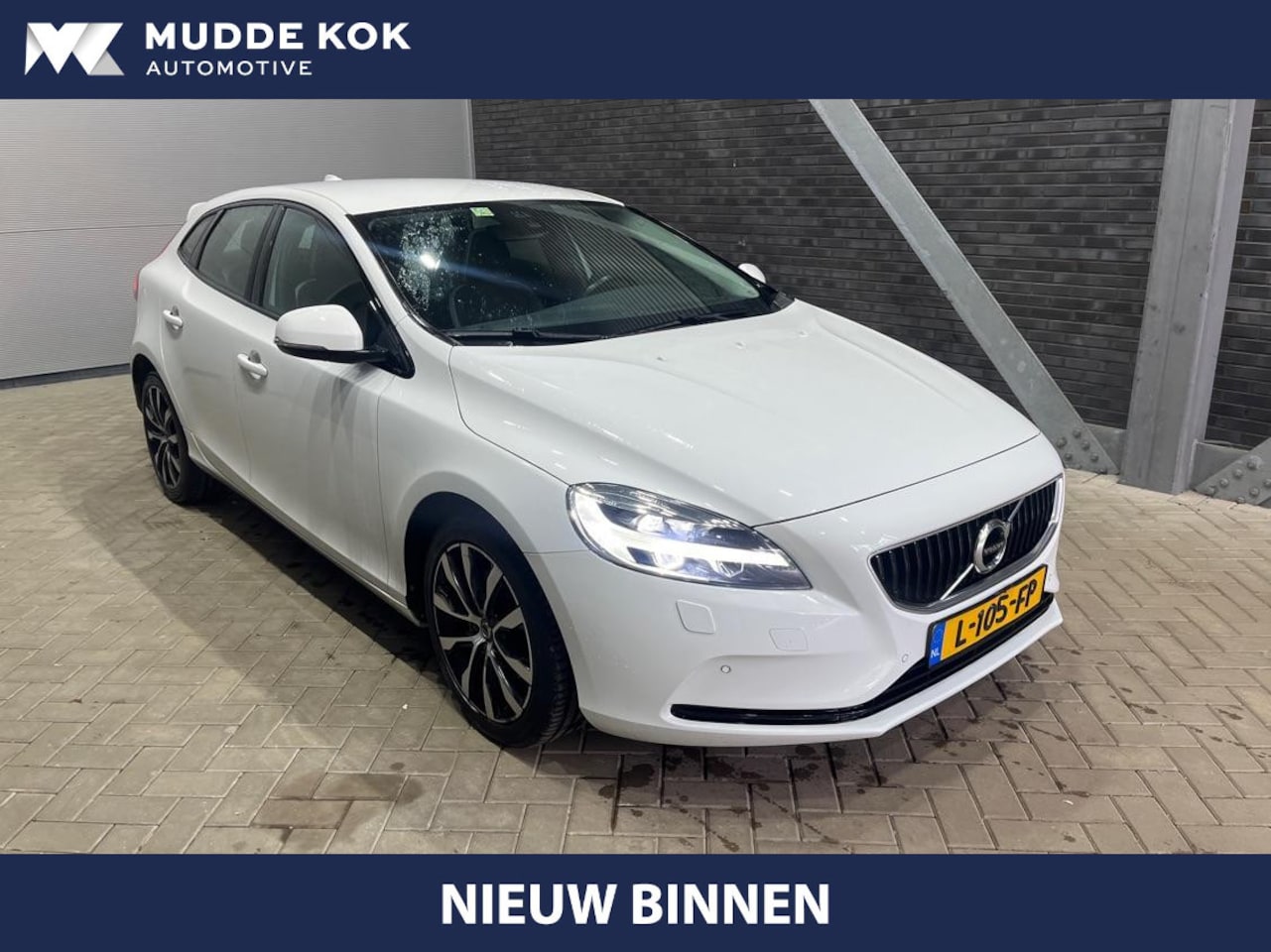 Volvo V40 - 2.0 T3 | Camera | Stoelverwarming | Trekhaak | 17 Inch | Cruise Control - AutoWereld.nl