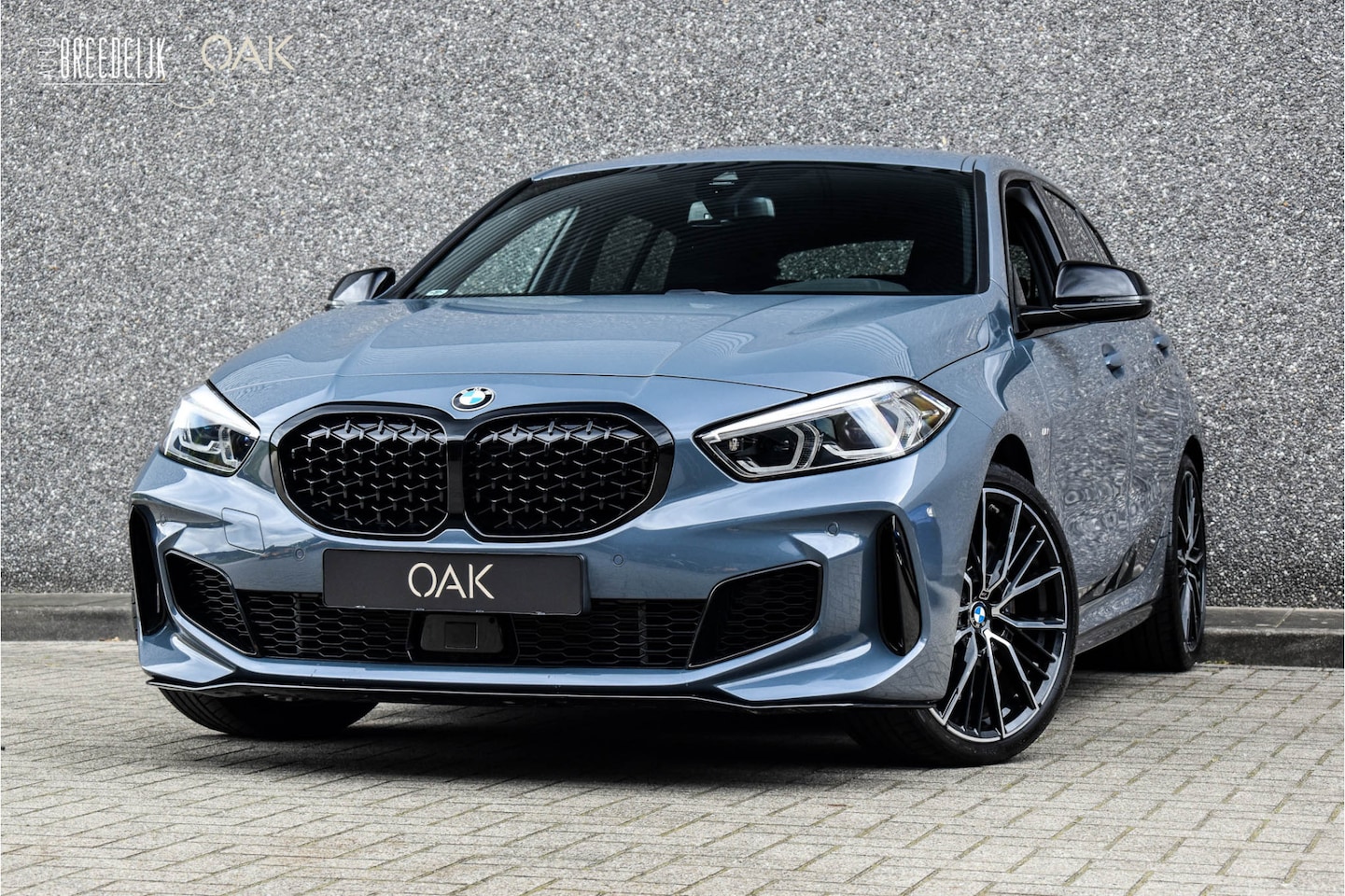 BMW 1-serie - M135i xDrive | LiveCockpit | Schaalstoelen | Memory | ACC | Head-Up | 19"LM | Storm Bay - AutoWereld.nl