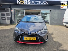 Toyota Yaris - 1.5 Hybrid Design Red