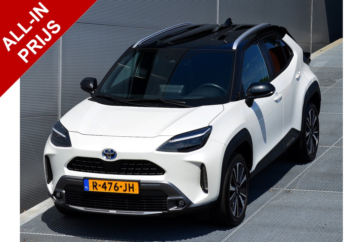 Toyota Yaris Cross - 1.5 HYBRID LAUNCH EDITION | HYBRIDE | VOL LEDER | NAVIGATIE | CAMERA | ZWART DAK | STUURVE - AutoWereld.nl