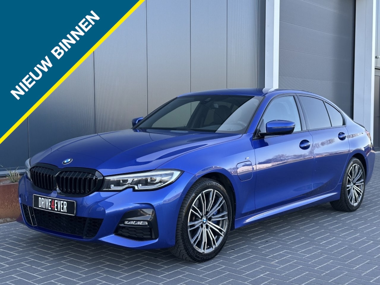 BMW 3-serie - 330e M PACK 2020 NAVI CAMERA CR CONTROL PDC ECC LAGE KMSTAND - AutoWereld.nl