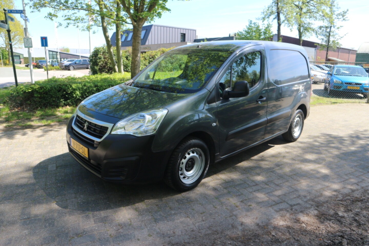 Peugeot Partner - 120 1.6 BlueHDi 75 L1 Premium 120 1.6 BlueHDi 75 L1 Premium - AutoWereld.nl