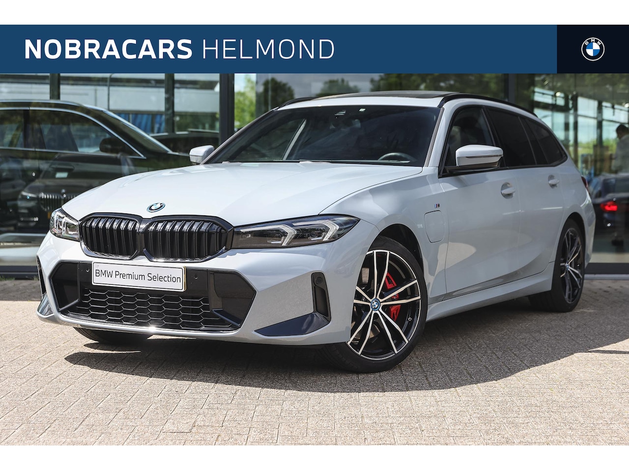 BMW 3-serie Touring - 330e M Sport Automaat / Panoramadak / Adaptieve LED / Sportstoelen / Comfort Access / Stoe - AutoWereld.nl