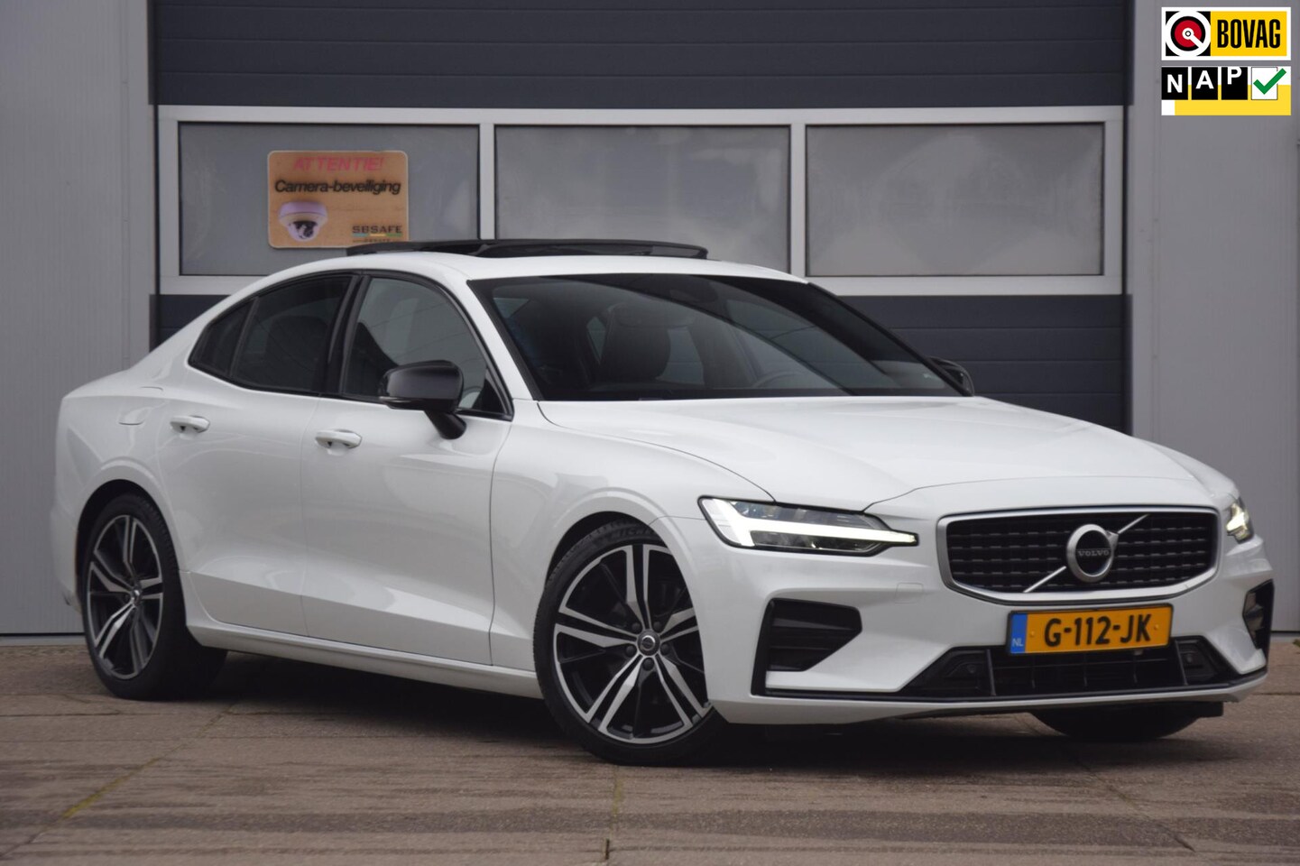 Volvo S60 - 2.0 T4 R-Design Panoramadak / 19'' Velgen / DAB / - AutoWereld.nl