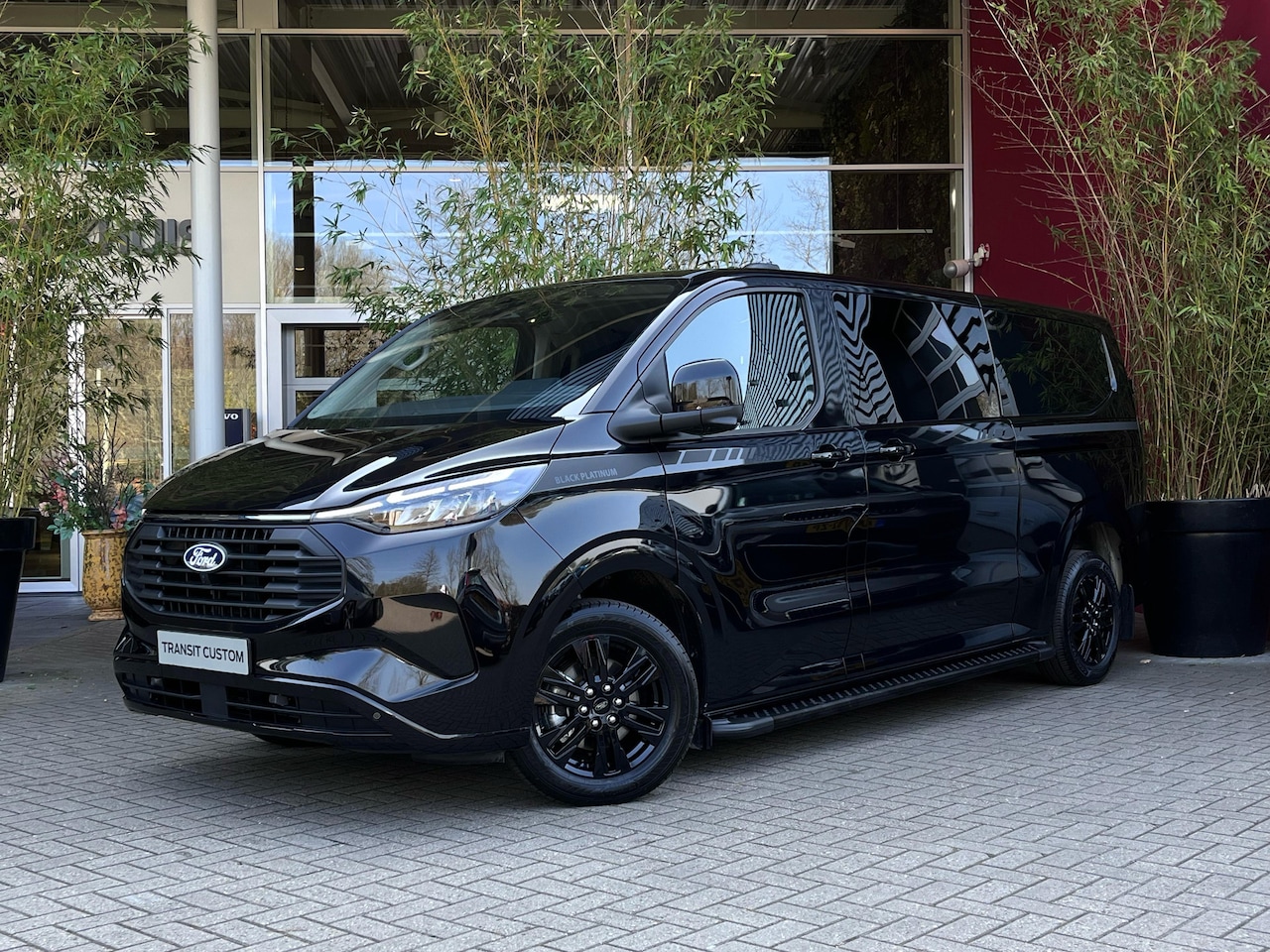 Ford Transit Custom - 320 L2H1 Limited Black Platinum 233 pk PHEV Dubbel Cabine | Leer | Black PLatinum Pack | L - AutoWereld.nl