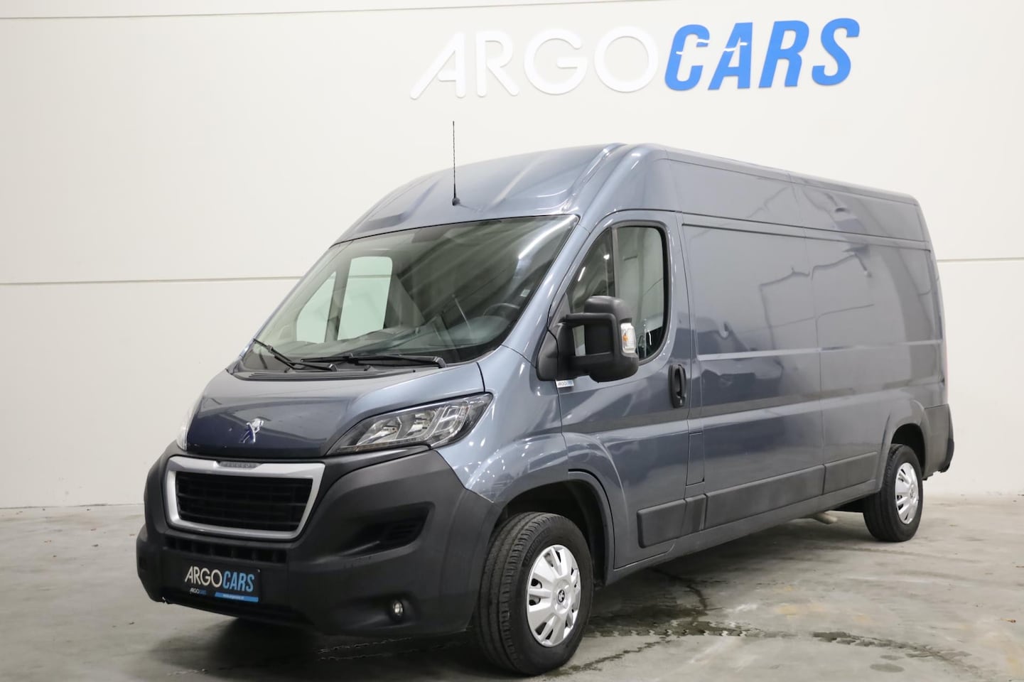 Peugeot Boxer - 2.0 BlueHDI L3/H2 CAMERA NAVI AIRCO TREKHAAK GRIJS LEASE V/A € 99,- p.m. INRUIL MOGELIJK - AutoWereld.nl