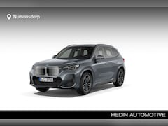 BMW iX1 - eDrive20 | M-Sport | 19'' | Panorama. | Comf. Acc. | Trekhaak | Stoelverw. | Camera | Adap