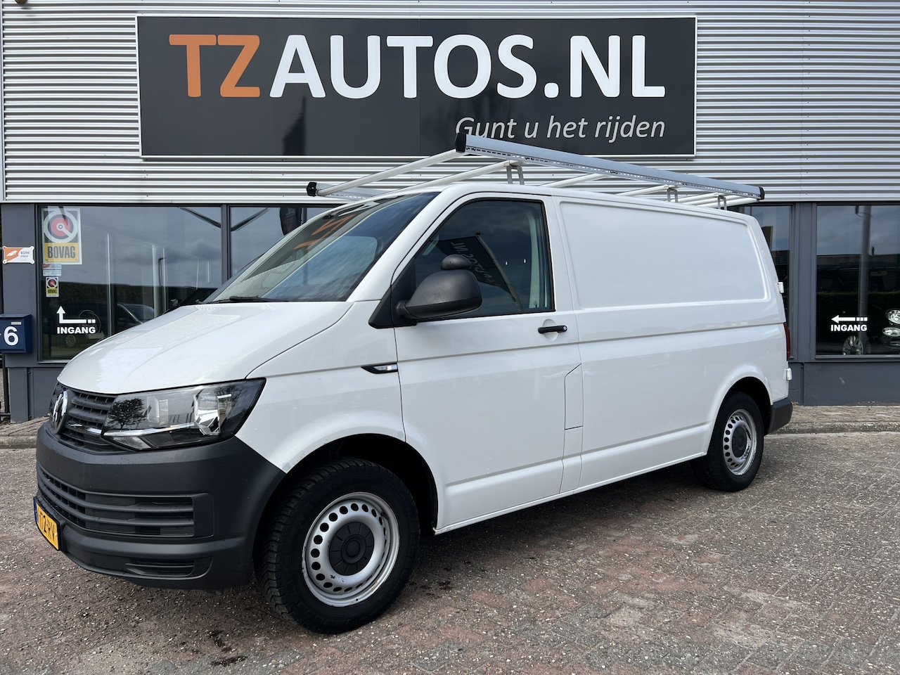 Volkswagen Transporter - 2.0 TDI 102Pk L1H1 Sortimo / Imperiaal - AutoWereld.nl