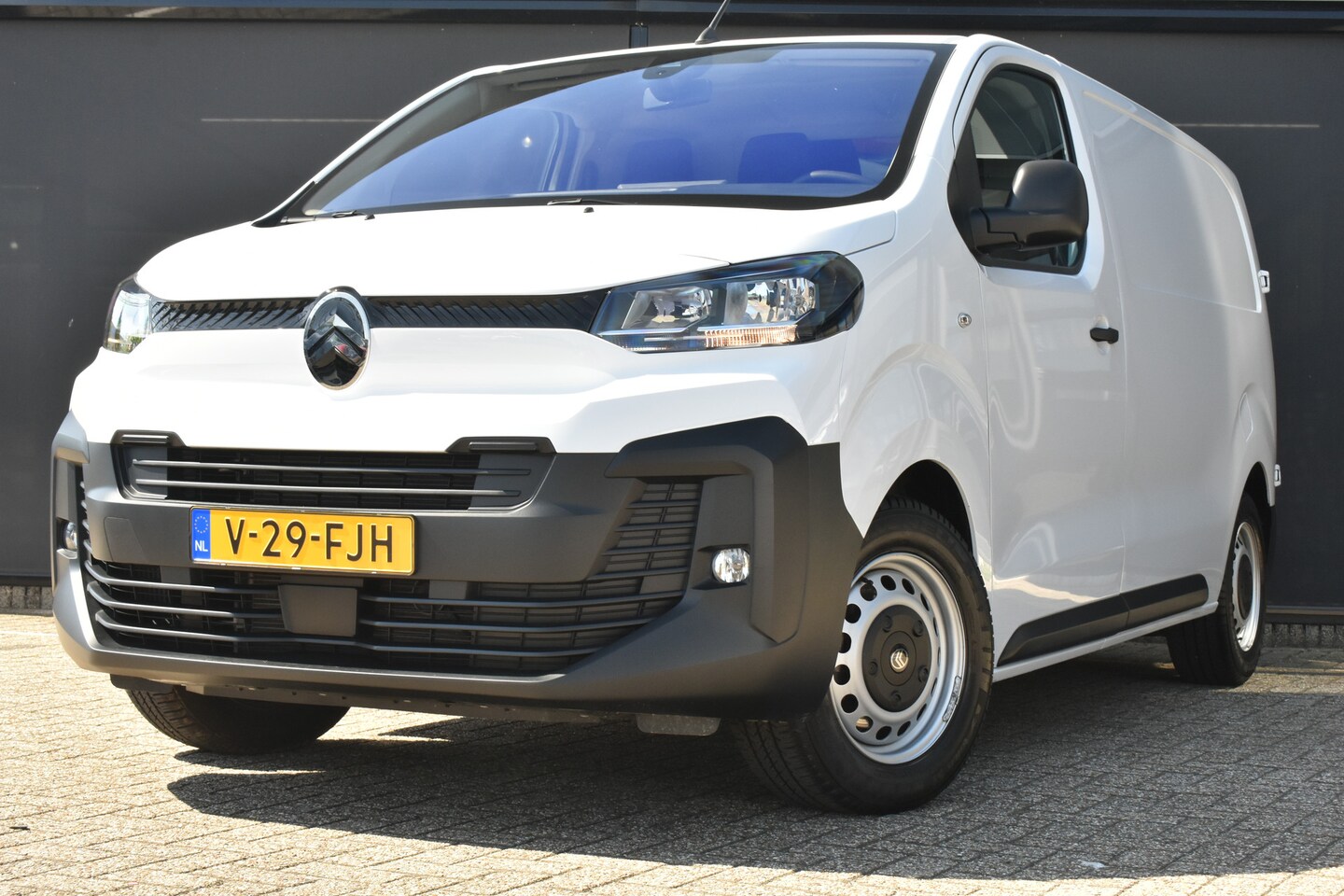 Citroën Jumpy - 2.0 BlueHDI 145 L2 | Navigatie By App | Trekhaak | Cruise Control | Draadloos Apple Carpla - AutoWereld.nl
