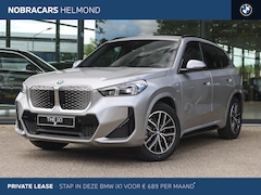 BMW iX1 - eDrive20 M Sport / Trekhaak / Sportstoelen / Adaptieve LED / M Adaptief onderstel / Parkin