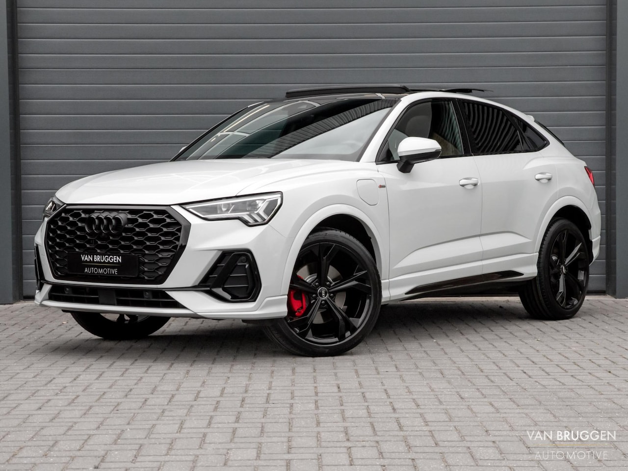 Audi Q3 Sportback - 45 TFSI e S-Line Pano SONOS Keyless Sfeer BTW ACC 360 - AutoWereld.nl