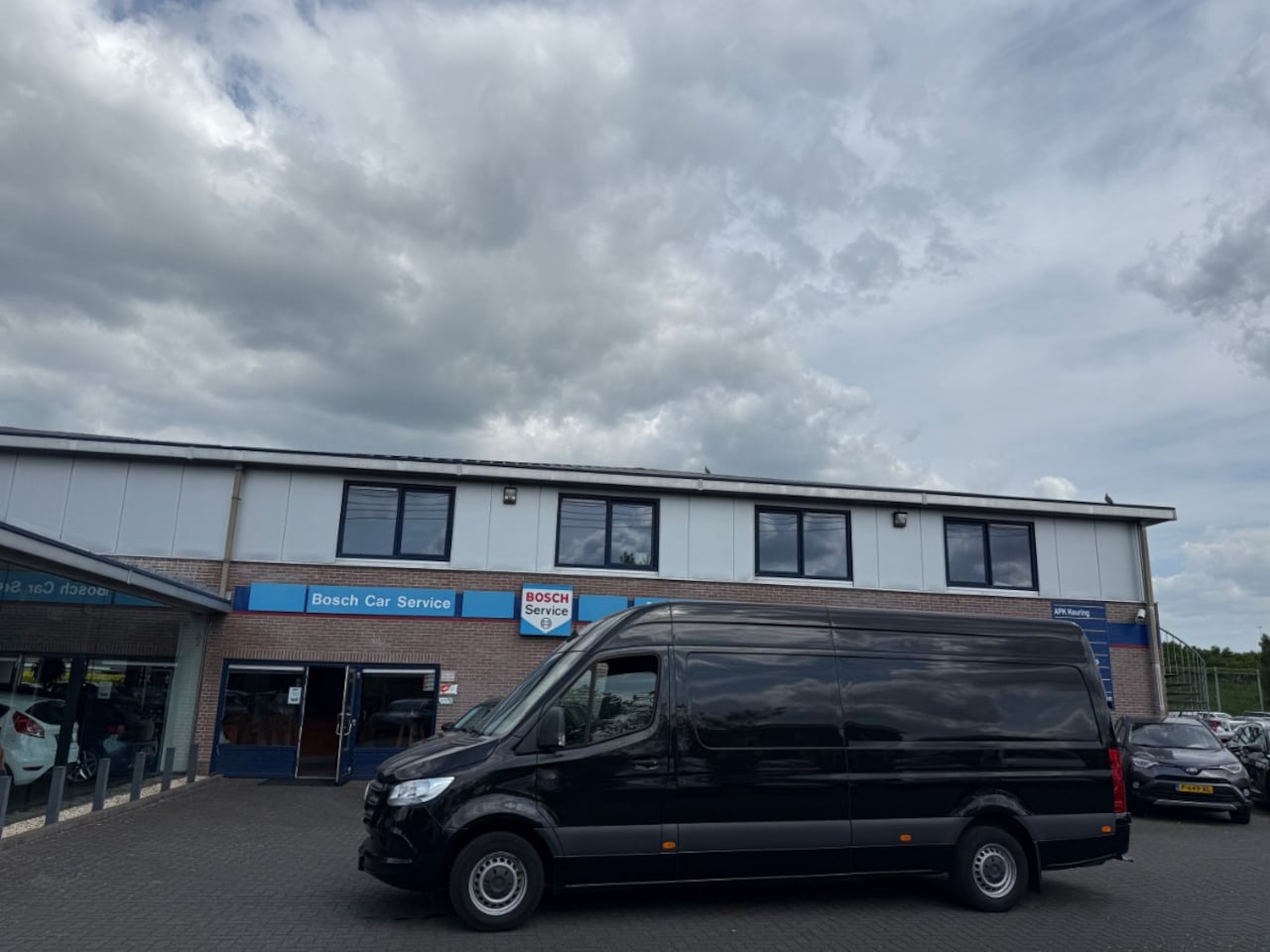 Mercedes-Benz Sprinter - 317 1.9 CDI Aut 125kw | L3H3 3-Pers | Airco | Cruise | Navi - AutoWereld.nl