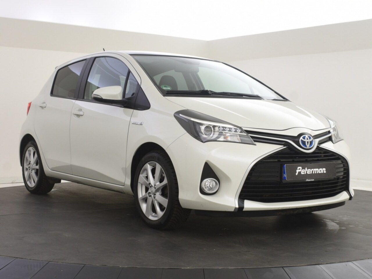 Toyota Yaris - 1.5 Hybrid Dynamic | Panoramadak | Trekhaak - AutoWereld.nl