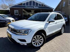 Volkswagen Tiguan - 1.4 TSI Connected Series Panoramadak, Virt.Display , Trekhaak