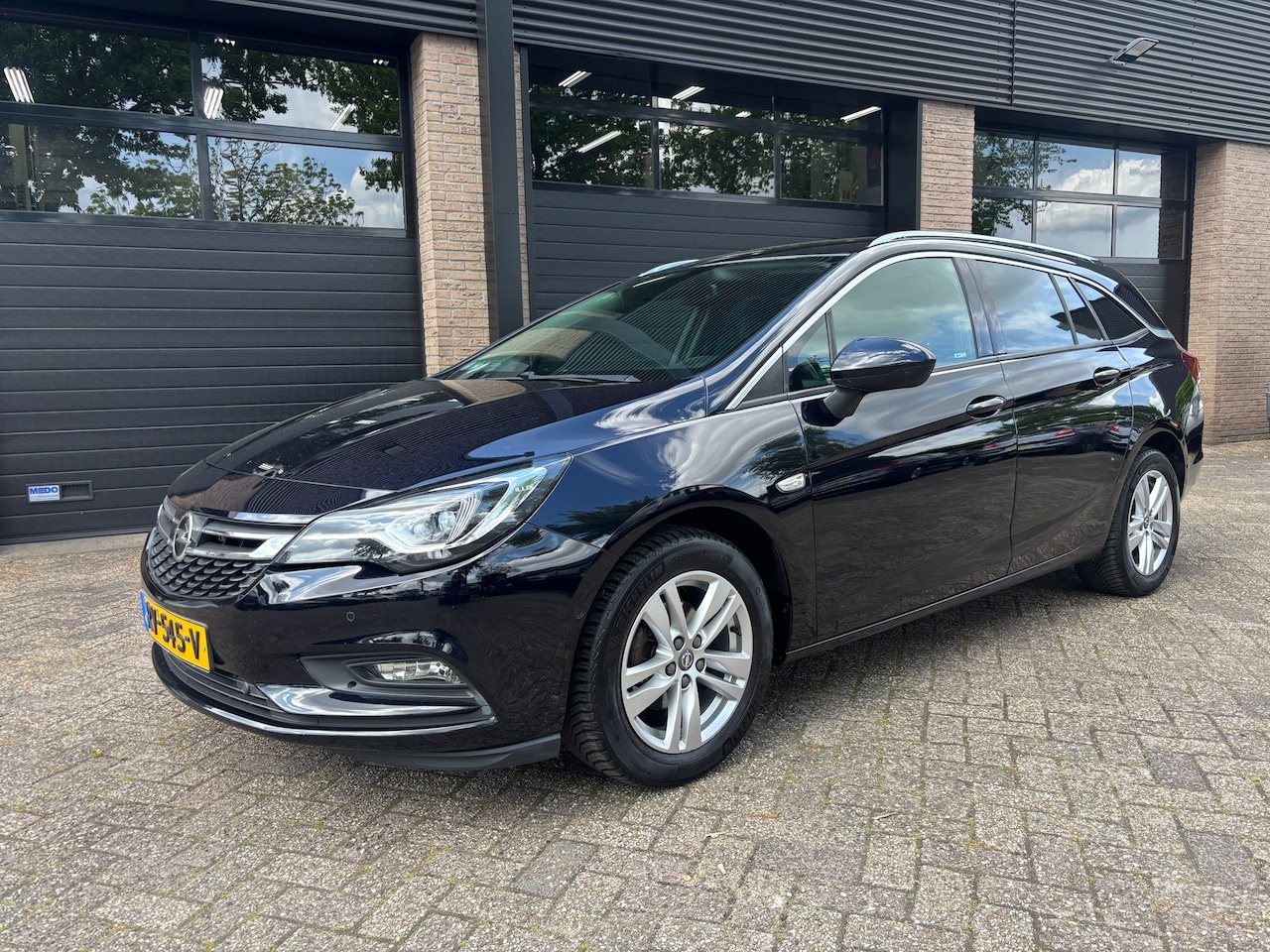 Opel Astra Sports Tourer - 1.4 T Business Executive 150PK - AutoWereld.nl