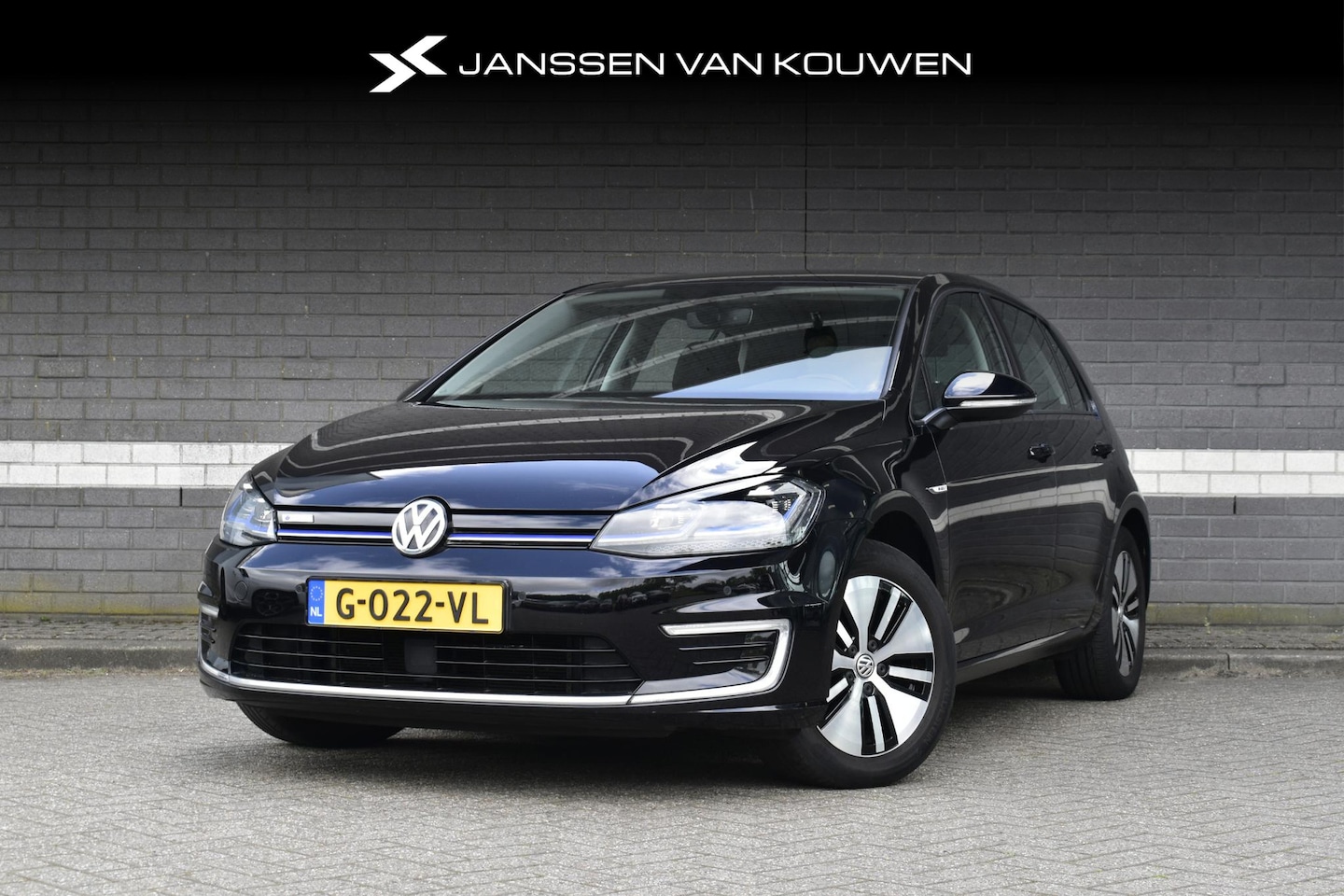 Volkswagen e-Golf - E-DITION / SOH 95% / Camera / Keyelss / Warmtepomp / Digitaal dashboard / Navi - AutoWereld.nl