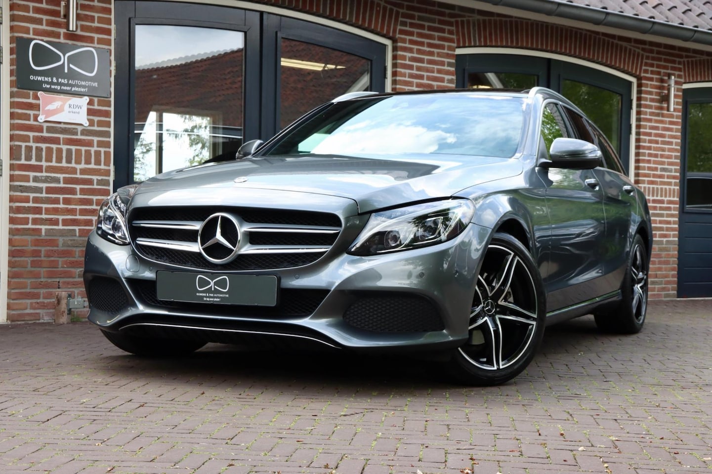Mercedes-Benz C-klasse Estate - 200 Premium | PANORAMA | LED | NAVIGATIE | CRUISE | TREKHAAK - AutoWereld.nl