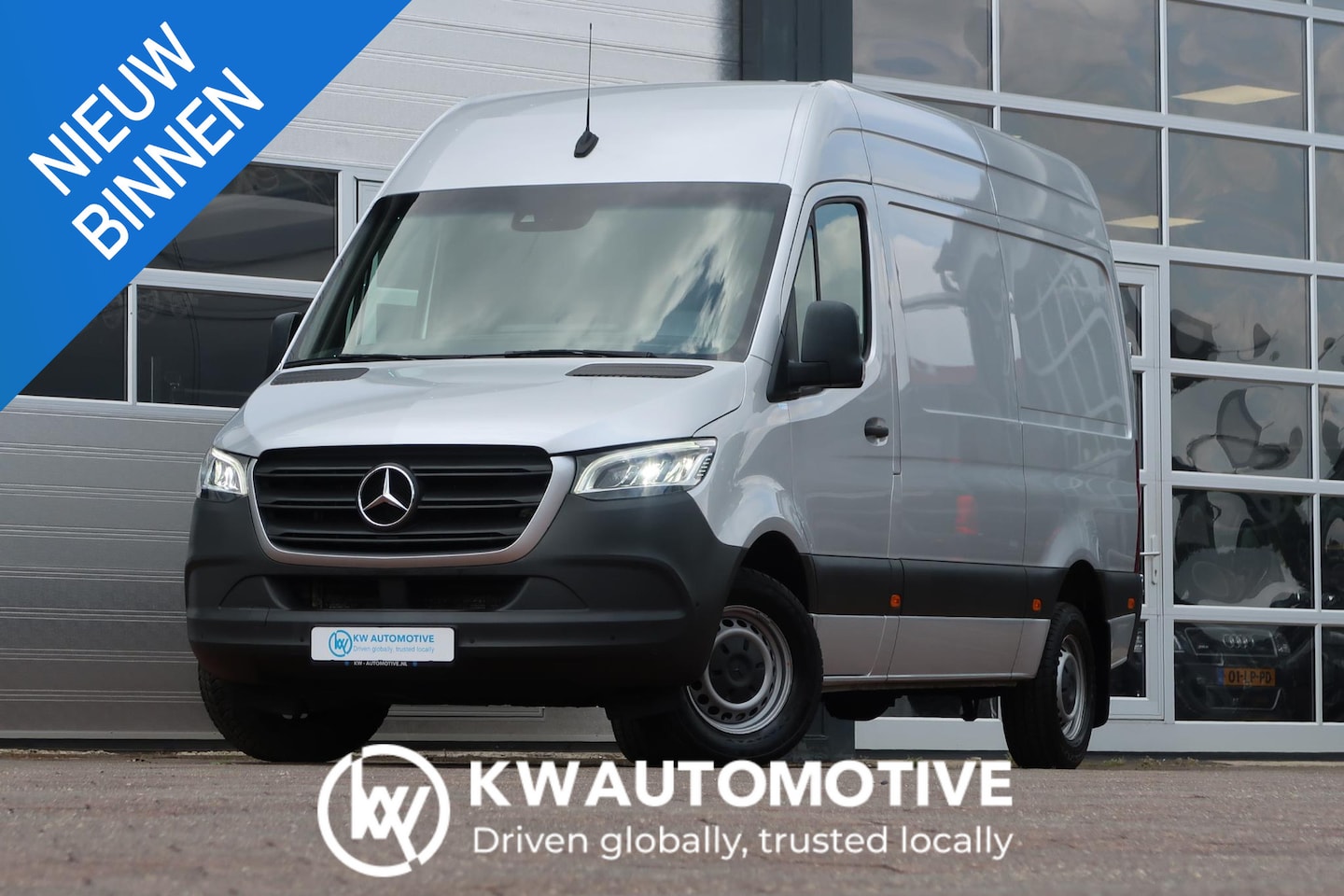Mercedes-Benz Sprinter - 317 1.9 CDI L2H2 AUT/ CAMERA/ LED/ CRUISE/ CLIMA/ MBUX - AutoWereld.nl