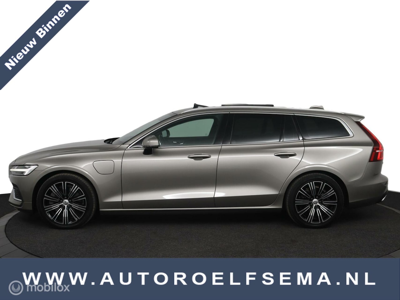 Volvo V60 - 2.0 T8 Twin Engine AWD Inscription| adaptief|lTrekhaak|pano - AutoWereld.nl