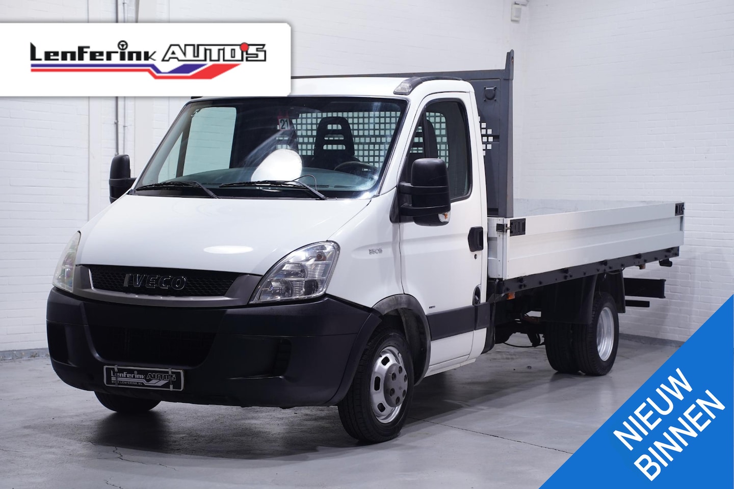 Iveco Daily - 35C15 150 pk Pick Up / Open Laadbak Airco Trekhaak 3.500 kg, LxBxH 410x208x40 cm, 3-Zits - AutoWereld.nl