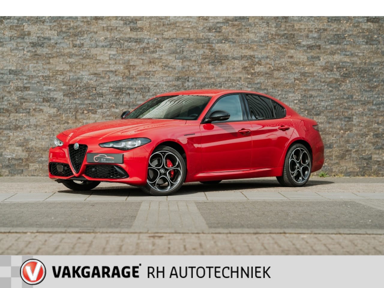 Alfa Romeo Giulia - 2.0 T GME AWD Competizione 2.0 T GME AWD Competizione - AutoWereld.nl