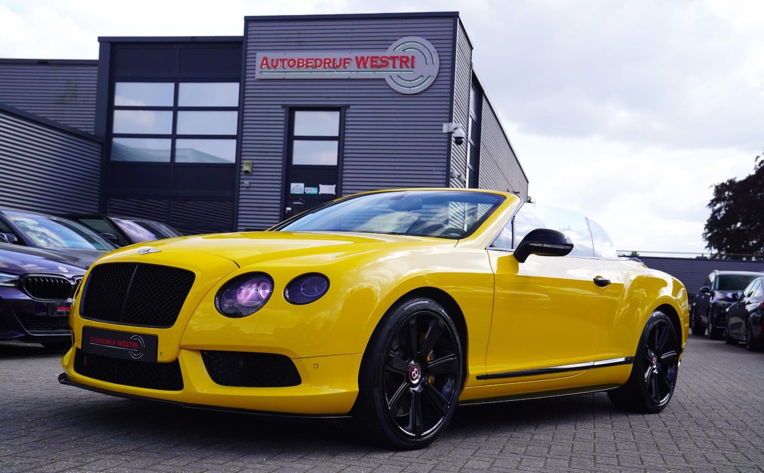 Bentley Continental GTC - 4.0 V8S | Luxe leder met ruitmotief | MONACO YELLOW | UNIEKE auto | Gele Stiksels | Massag - AutoWereld.nl