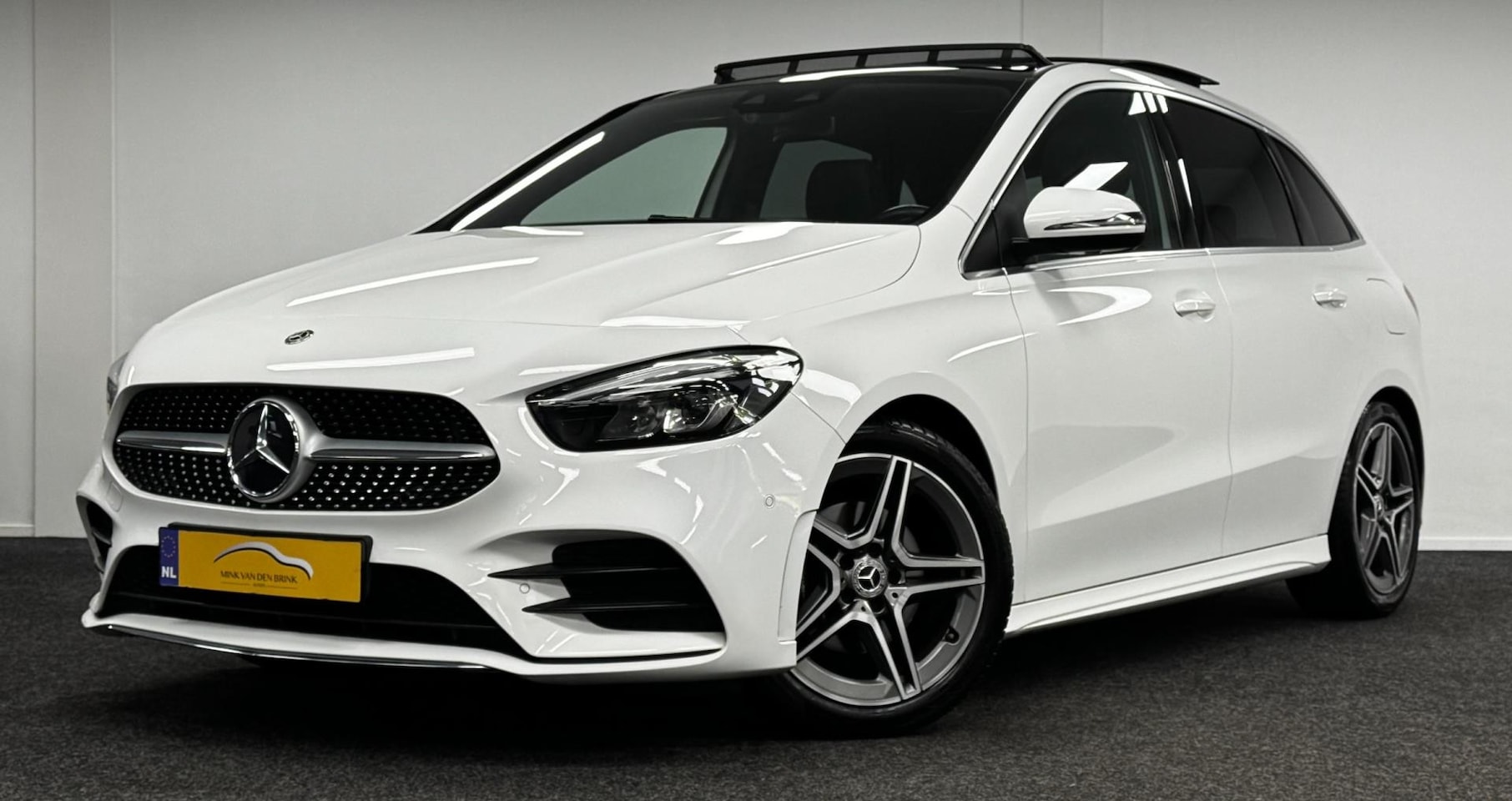 Mercedes-Benz B-klasse - 200 Business Solution AMG*Panodak*DiamondGrill*Camera*Navi - AutoWereld.nl