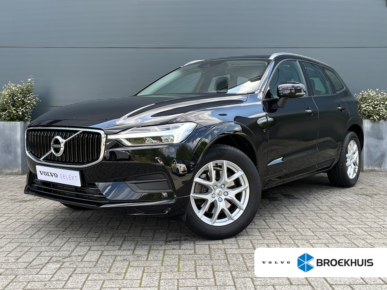 Volvo XC60 - 2.0 T5 Mom. | 1e Eigenaar! | Cruise Control | Trekhaak | Elekt. Achterklep | - AutoWereld.nl