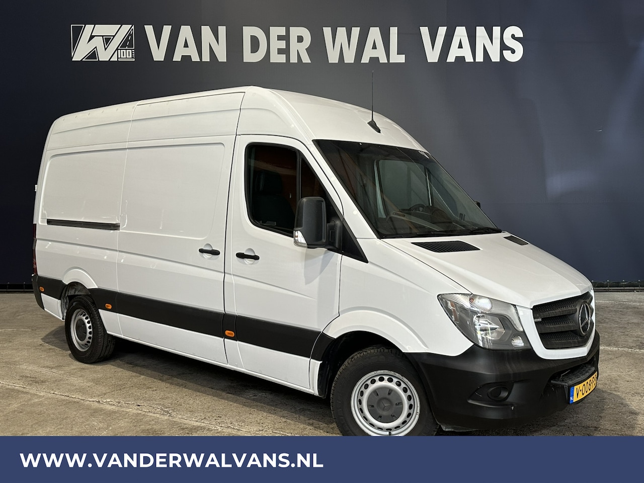 Mercedes-Benz Sprinter - 316 CDI 164pk L2H2 Euro6 Airco | Omvormer | Camera | 2800kg Trekhaak Cruisecontrol, Chauff - AutoWereld.nl