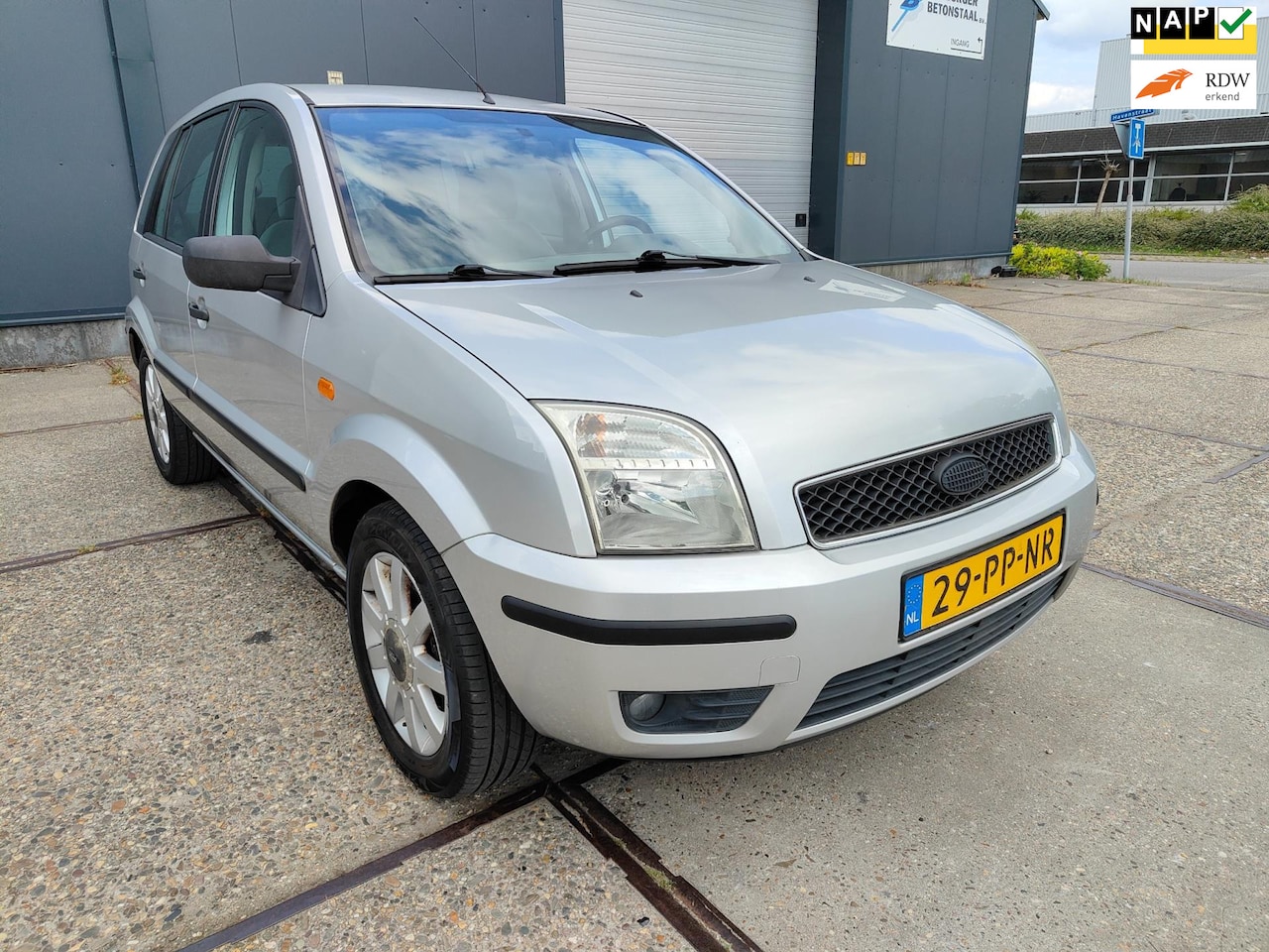 Ford Fusion - 1.6-16V Ghia 1.6-16V Ghia - AutoWereld.nl