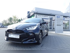 Toyota Yaris - 1.5 Hybrid TeamD ADAPTIEVE CRUISE, CLIMA, CAMERA, PDC V&A, STOELVERWARMING, 23.223KM