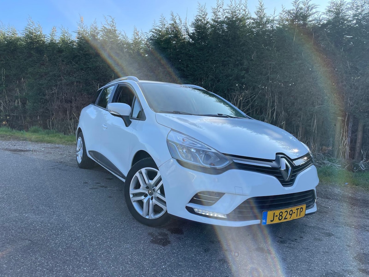 Renault Clio Estate - 0.9 TCe Zen - NED AUTO - AIRCO - NAVIGATIE - TREKHAAK - - AutoWereld.nl