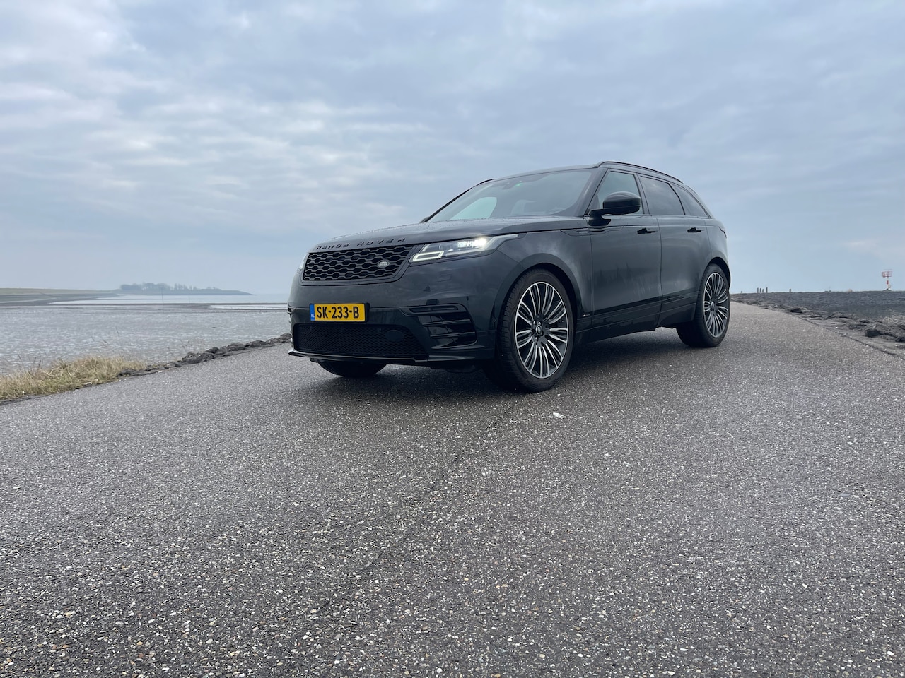 Land Rover Range Rover Velar - 2.0 I4 AWD R-Dynamic HSE 241 PK - AutoWereld.nl