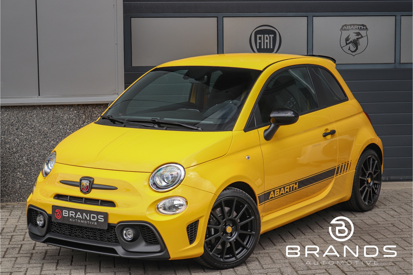 Abarth 595 - 1.4 T-Jet Competizione 70th Beats Sabelt LED Garantie - AutoWereld.nl