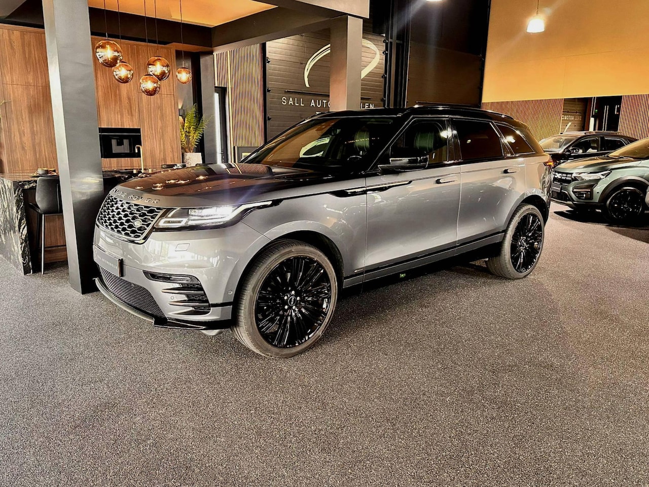 Land Rover Range Rover Velar - R-Dynamic | 22" Velgen | Matrix | Meridian | Leer - AutoWereld.nl